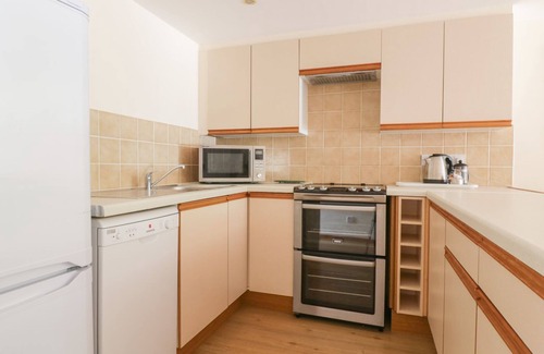 Stalham Cottage | HERON COTTAGE, pet friendly, with pool in Wayford