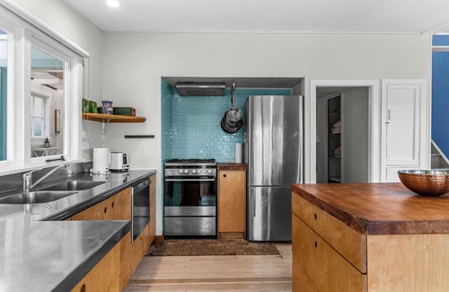 Snells Beach Maison | Heron's Hideaway - Snells Beach Holiday Home
