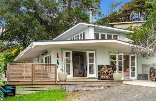 Snells Beach Maison | Heron's Hideaway - Snells Beach Holiday Home