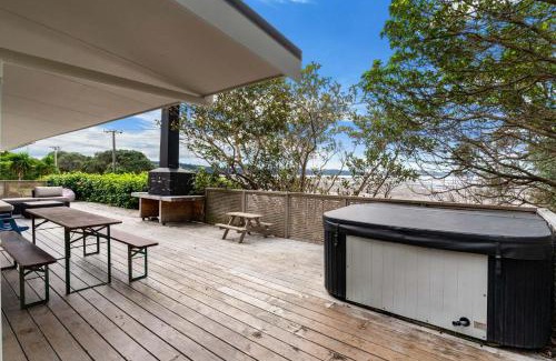 Snells Beach Maison | Heron's Hideaway - Snells Beach Holiday Home