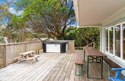Snells Beach Maison | Heron's Hideaway - Snells Beach Holiday Home