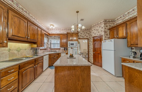 Spring Maison | Heron's Landing: POOL/HOT TUB + 2 Acres in Houston (Spring), TX