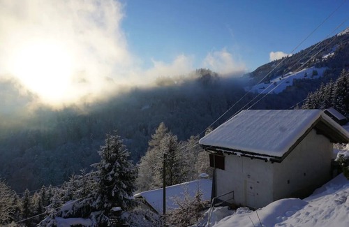 Sevelen Chalet De Ski | Herzli-chalet mit Hotpot in den Schweizer Bergen