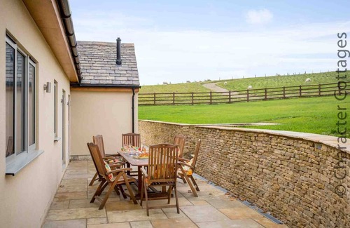 Bourton Maison | HETTY'S STABLES, family friendly, with open fire in Naunton