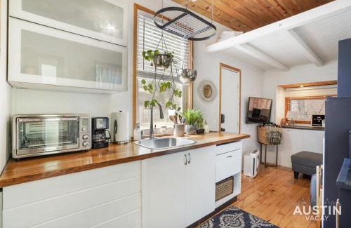 Blackshear-Prospect Hill Appartement | HGTV Featured Tiny Home w Hot Tub Near East 6th St