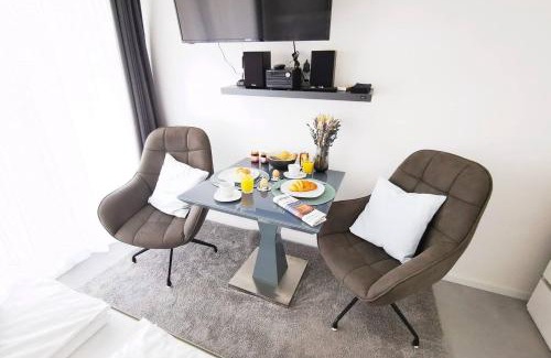 Winterhude Appartement | HH 01 by ROCKCHAIR - SUPERHOST Status - Modernes Apartment mit sonnigem Balkon & premium Boxspringbetten in Winterhude - Hamburg Top Geheimtipp