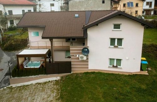 Kamno Maison | Hiša Bohinc z wellnessom