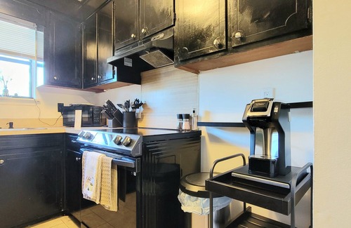 North Charleston Maison | 🦾HI-TEK MANOR🤖Central Location🗣️ Two 75in 4k LED TV'S🚀1GB internet🖥️