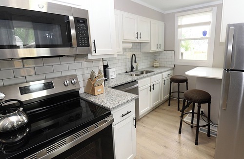 Columbus Maison | Hiawatha Hideaway - Darling 2 BR w/Private Backyard