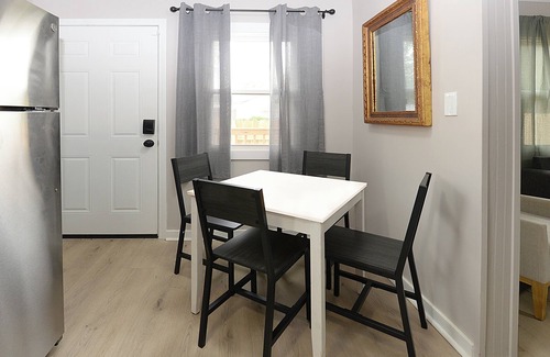 Columbus Maison | Hiawatha Hideaway - Darling 2 BR w/Private Backyard