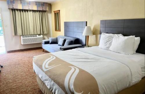 Galloway Maison | Hibiscus Inn & Suites
