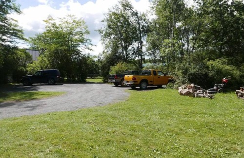 Rensselaerville Maison | Hickory Hill House: a country retreat, lovely gardens, trails, boats & tennis.