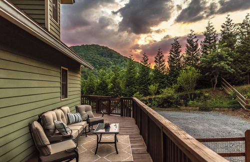 Gerton Cabine | Hickory Nut Hideaway by AvantStay | Mountain Views