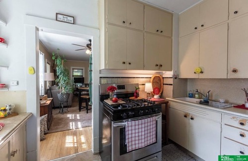 Aksarben - Elmwood Park Maison | Hickory Street Retreat - in the Heart of Aksarben