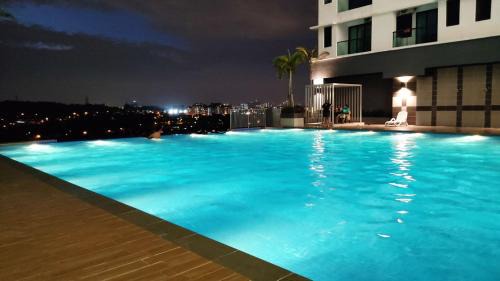 Kajang Appartement | Hidayah Homestay near UKM and KTM station with high speed wifi - pool & river view