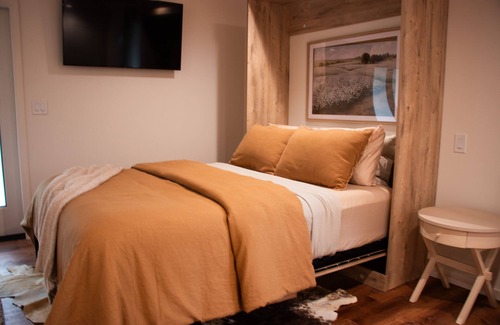 Buckley Autre | Hidden 70 Acre Farm stay W/ Horses, Goats, Mini Horses, and other farm animals