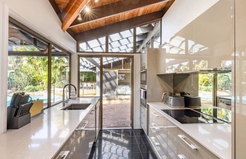 Robertson Maison | Hidden Bali style 5BR house in Robertson