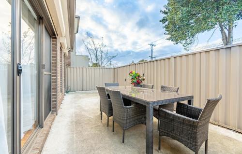 Heidelberg West Appartement | Hidden Gem - 3 bedroom townhouse in Heidelberg West