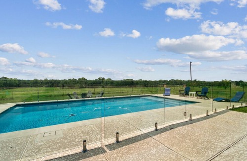 New Ulm Maison | Hidden Gem: Countryside Retreat w/ Pool