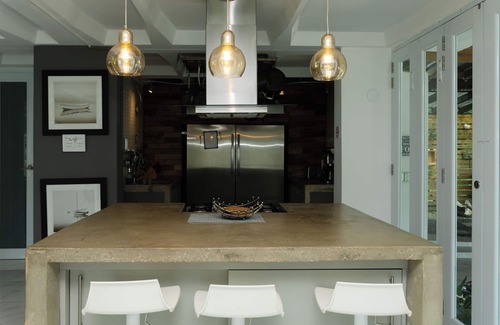 Guzman Abajo Maison | Eclectic country urban villa w/ back-up Generator, Pool ,event ready