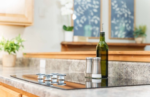 Turners Maison | Hidden Gem: Upscale Area, EV Charger, Firepit, Near HWY65 and I44