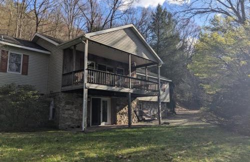 Brockton Maison | Hidden River Lodge at Hawk Mountain