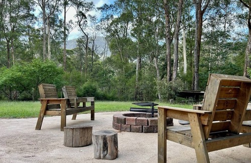 East Warburton Maison | Hidden River, relaxed house down along the river.