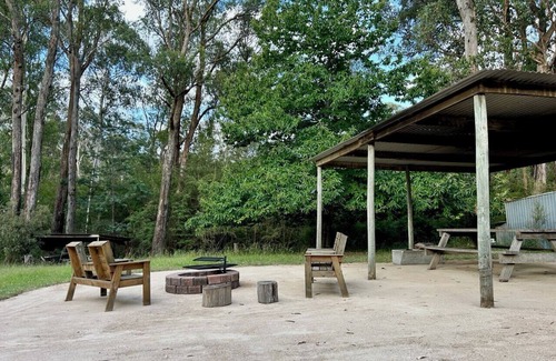 East Warburton Maison | Hidden River, relaxed house down along the river.