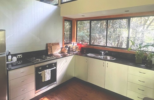 Smiths Creek Chalet De Ski | Hidden Valley Chalet – Mezzanine Rainforest Retreat