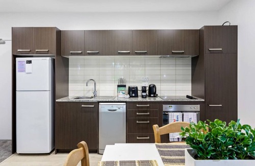Takapuna Appartement | Hideaway Apartment with Pool & Free Parking