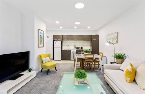 Takapuna Appartement | Hideaway Apartment with Pool & Free Parking