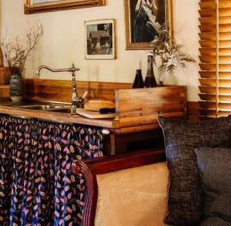 Penguin Maison | Hideaway Farmlet Romantic Cottage with Miniature Goats