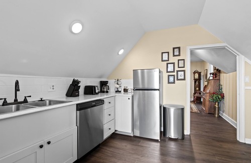 Springfield Appartement | Hideaway in the Eaves | Historic Charm & Modern Comfort | Walkable Location