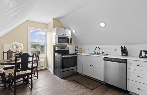 Springfield Appartement | Hideaway in the Eaves | Historic Charm & Modern Comfort | Walkable Location
