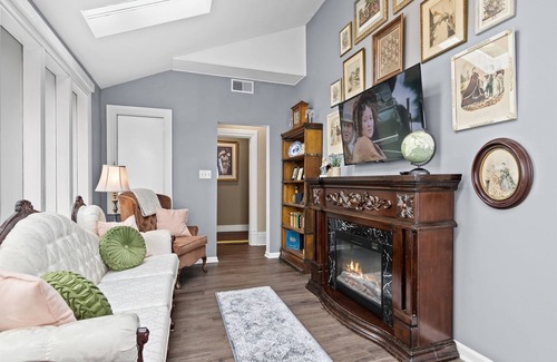 Springfield Appartement | Hideaway in the Eaves | Historic Charm & Modern Comfort | Walkable Location