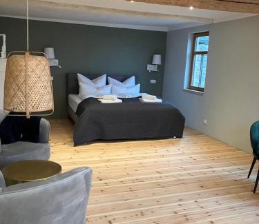Oberdorla Maison | Hiestands Gästehaus - Weingut & Hofbrennerei
