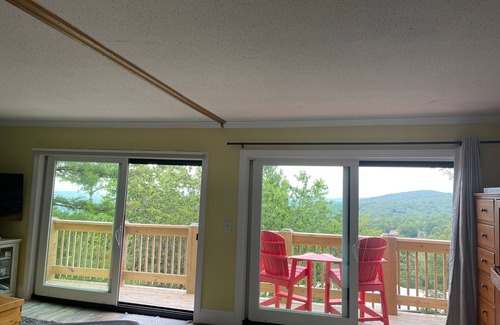 Beech Mountain Copropriété | Au-dessus des nuages, à une altitude de 5506 ', se trouve le nid du cardinal