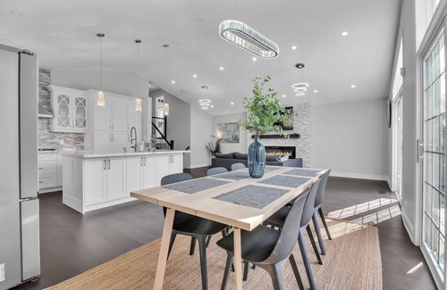 Waterloo Maison | *High-Ceiling* Home & *Relaxing Patio* in Waterloo
