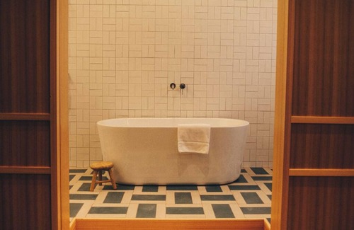 Kyobashi Hôtel | High Ceiling Junior Suite 1-bedroom hotel with AC, WiFi in charming Chuo City