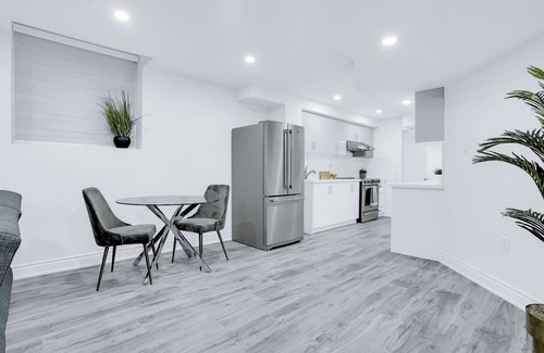 Caledon Maison | Modern Luxe ~8FT Ceiling ~Caledon Bsmt Apartment