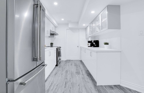 Caledon Maison | Modern Luxe ~8FT Ceiling ~Caledon Bsmt Apartment