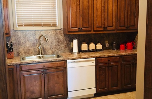 Crenshaw County Cabine | High Class Cabin Hideaway