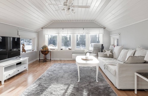Harnosand Villa | High Coast villa by the sea, with a spectacular view of the sea.