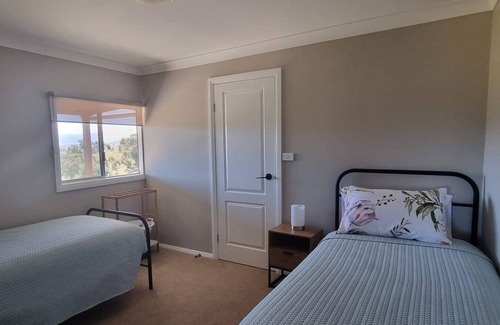 Kootingal Cottage | High Country cottage *Views*Aircon*WiFi