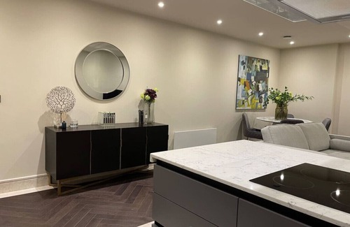 Chigwell Appartement | High End 1 BR Apt, 2 Beds Desirable Chigwell