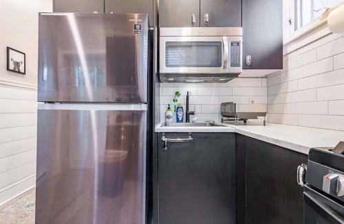 Wilmington Appartement | High end 1B apt, laundry, 10ft ceilings, king bed