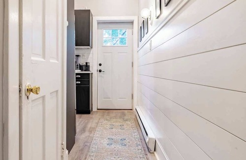 Wilmington Appartement | High end 1B apt, laundry, 10ft ceilings, king bed