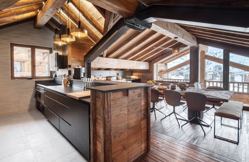 Les Almes Chalet De Ski | Chalet haut de gamme de 400 m² avec piscine intérieure, vue exceptionnelle.