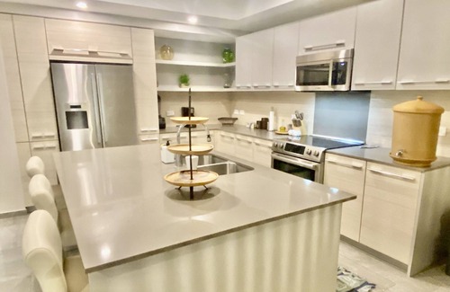 Uvita Copropriété | High End Gated Condo, Walk to Exclusive Beach