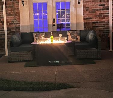 Old Aurora Villa | High End Immersive Jazz Pool Home 1 exit from French Quarter